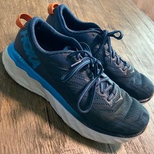 HOKA ONE ONE ARAHI 4 shoes